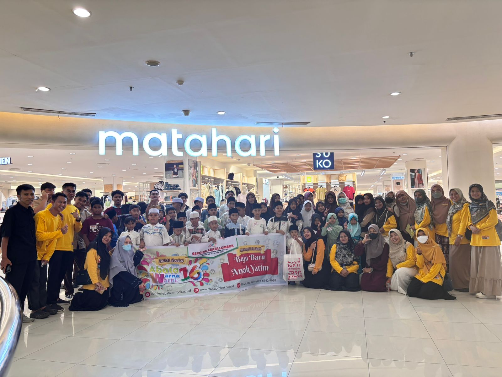 Sekolah Abata Lombok Berbagi Senyum Bahagia Bersama Anak Yatim